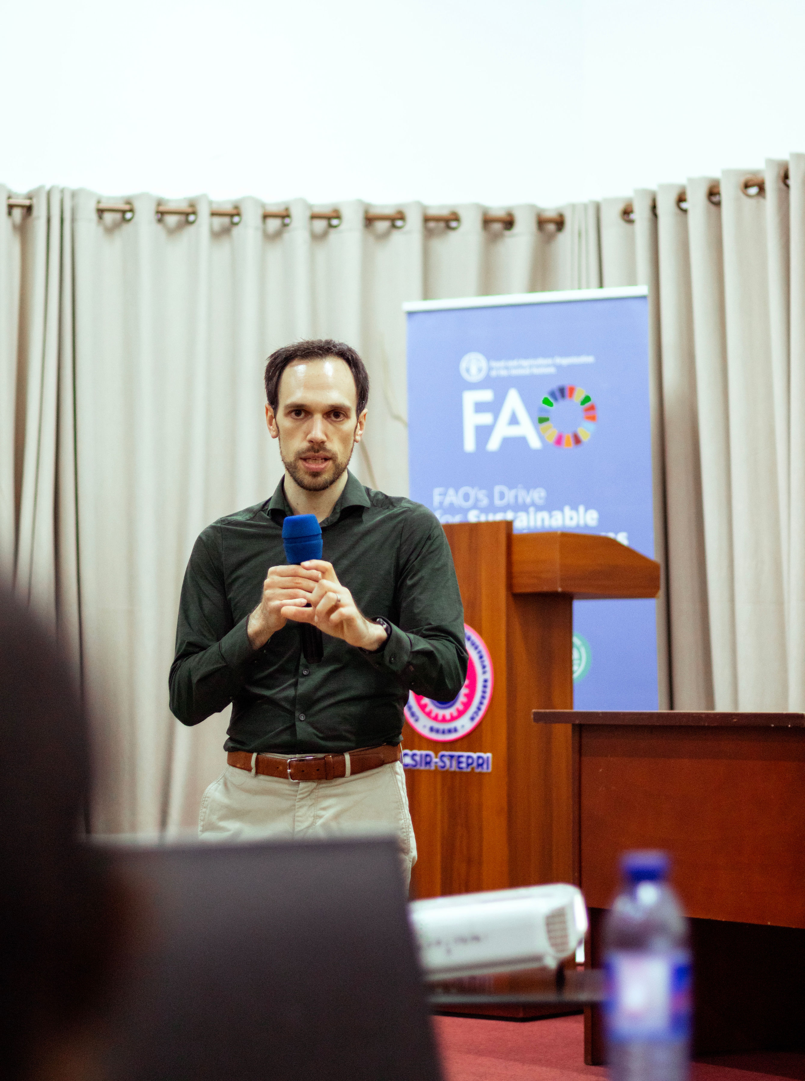 Jeroen Degerickx (VITO Remote Sensing) presenting